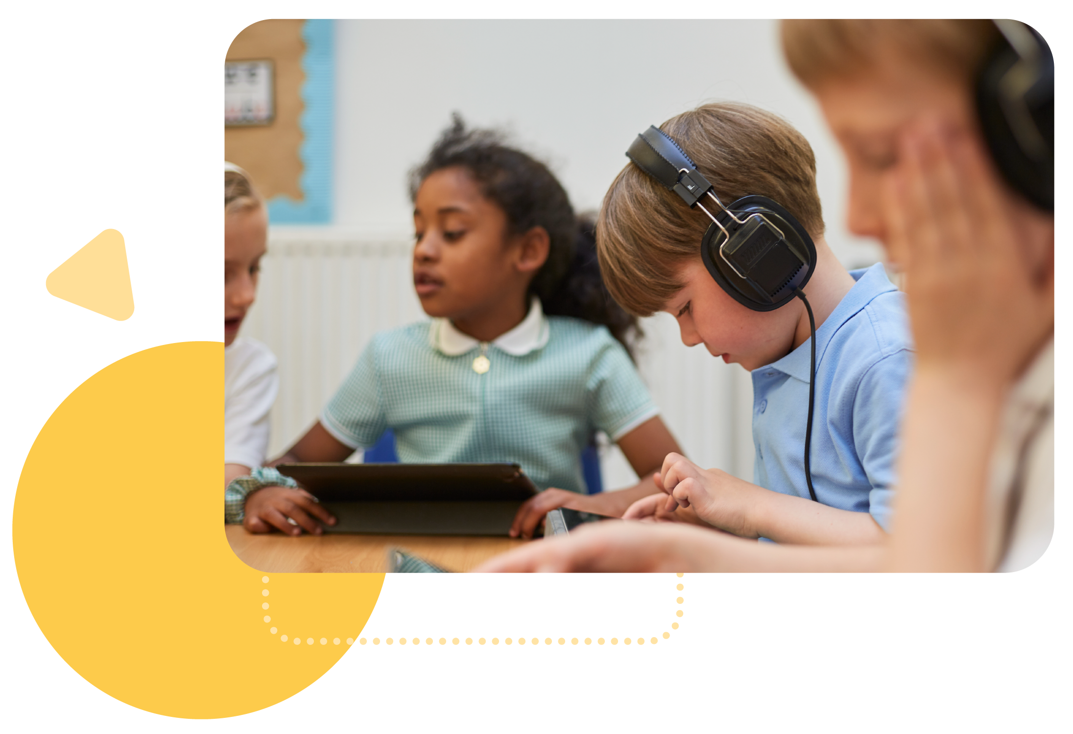 GWS Gemini Landing Page-03 School students working on laptops and tablets